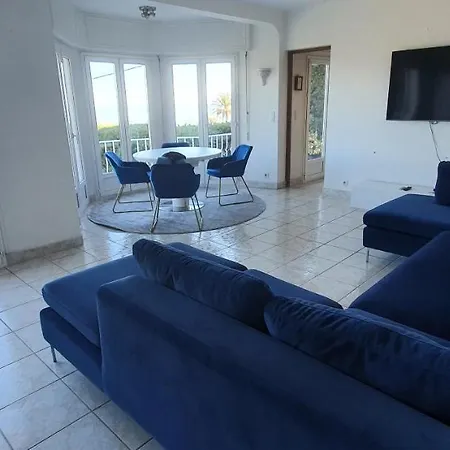펜션 Villa A&F Mit Wunderschoenem Blick Auf Das Meer 망들리유 라 나플